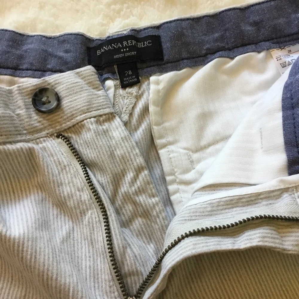 Banana Republic Light Gray Seersucker Aiden Shorts